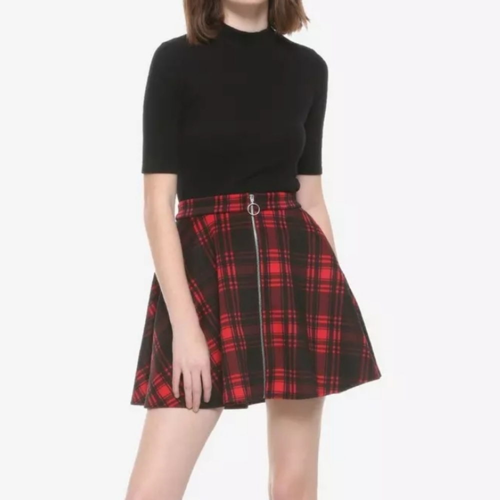 Hot Topic Black and Red Plaid O-ring Goth Skater Skirt Size Small - Picture 7 of 8